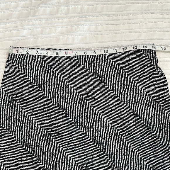 Black and White Rachel Zoe A-Line skirt size 6 - Picture 3 of 5